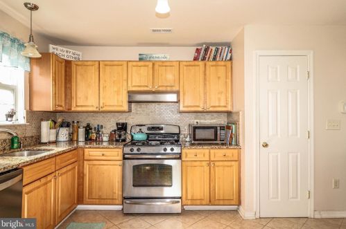 9 Canal Vw Dr, Trenton NJ 08648-1319 exterior