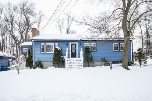 4 Birchcrest St, Burlington, MA 01803-3722