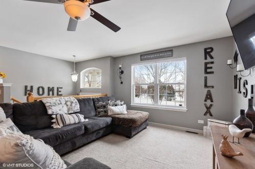 1274 Shamrock Ln, Pingree Grove IL  60140-9121 exterior