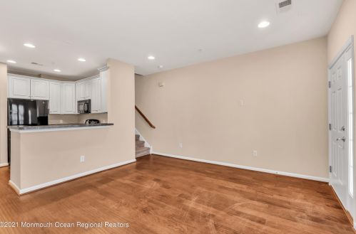 31 Jake Dr, Tinton Falls NJ  07712-7533 exterior