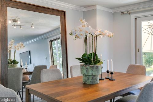 301 Lincoln Ave, West Deptford NJ  08066-1132 exterior