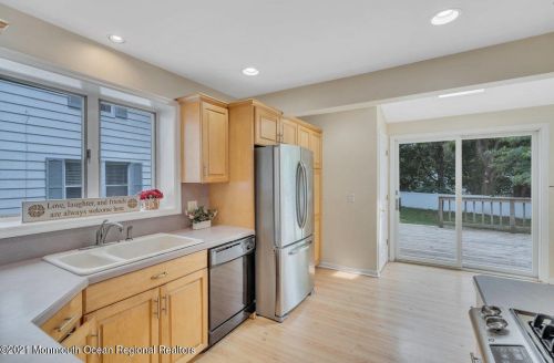 39 Brown Pl, Tinton Falls NJ  07701-2206 exterior