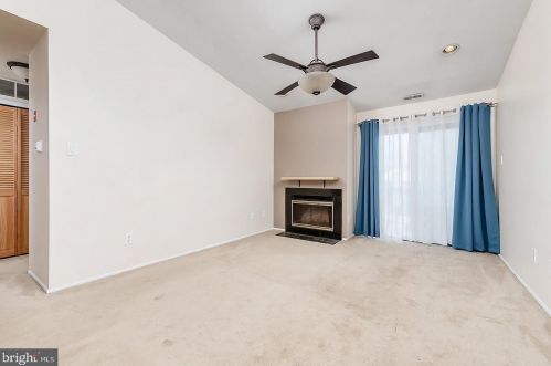 322 Coventry Ct, West Deptford, NJ 08051-2016