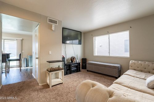 1818 63rd Dr, Phoenix AZ  85043-5748 exterior