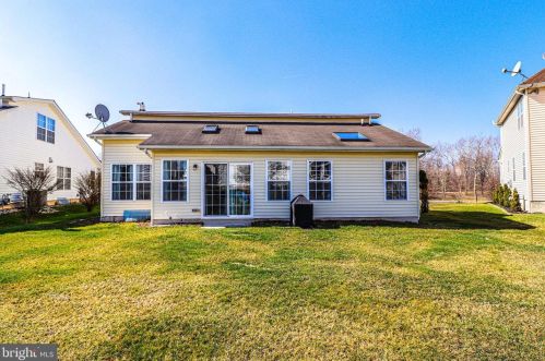 9 Canal Vw Dr, Trenton NJ 08648-1319 exterior