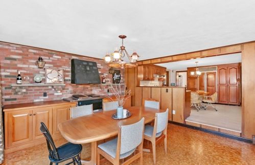 51 Fessenden St, Newton MA 02460-1119 exterior