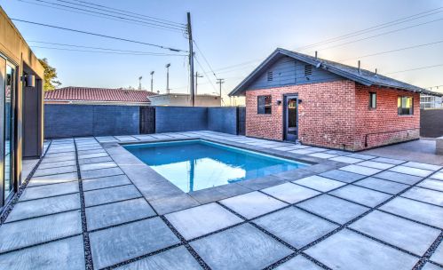 1201 Edgemont Ave, Phoenix AZ 85035-1809 exterior