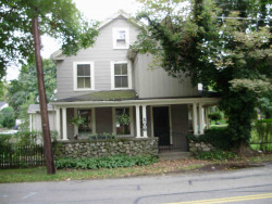 106 Auburn St, Newton, MA 02466-2502