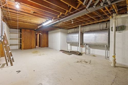 32 Brookshire Rd, Worcester MA 01609-1252 exterior