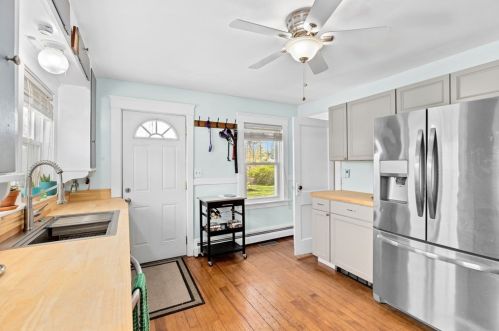 24 Main St, Berkley MA  02779-1399 exterior