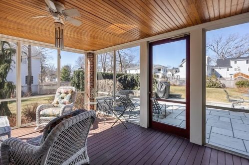 165 Fair Oaks Park, Needham MA 02492-3018 exterior