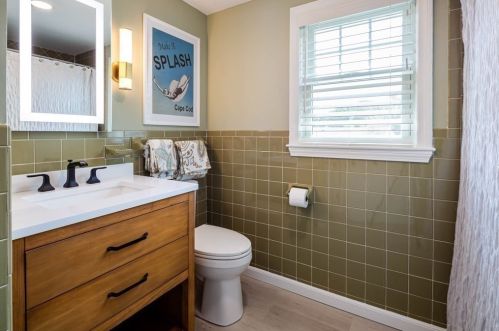 74 Ellis St, Chatham MA  02633-1881 exterior