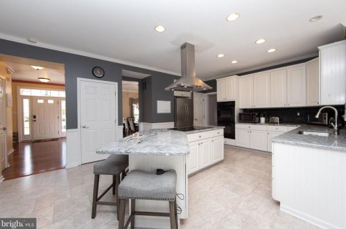 36 Hackemore St, Burlington NJ 08016-3056 exterior