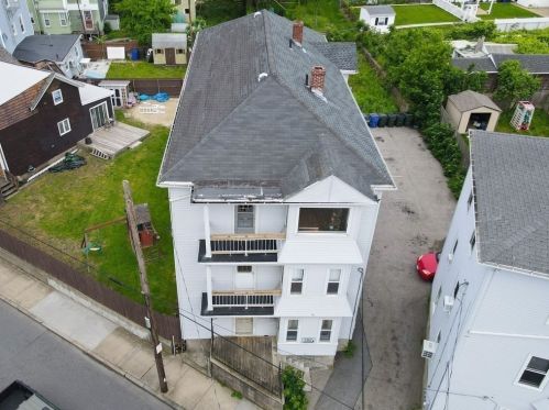 124 Bay St, Fall River MA 02721-1008 exterior