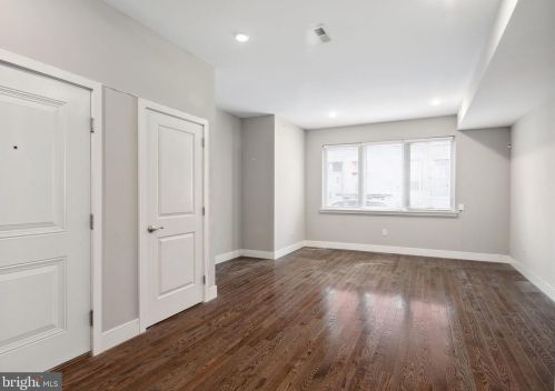 912 16th St, Philadelphia, PA 19146-2041