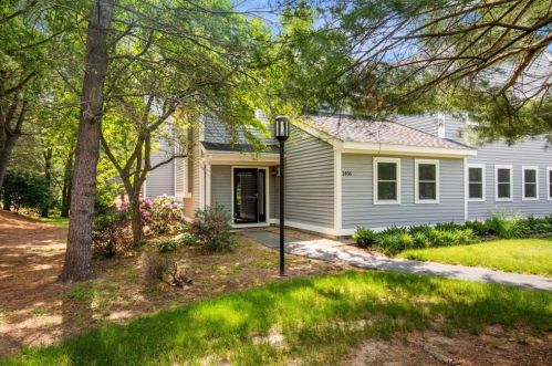 1406 Tuckers Ln, Hingham, MA 02043-1555
