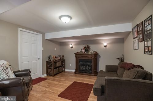 738 Chestnut Ave, West Deptford NJ 08097-1606 exterior