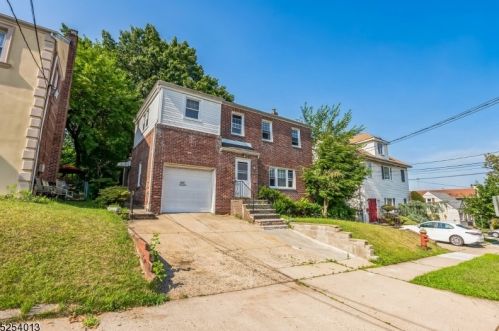 419 Greylock Pkwy, Belleville NJ 07109-2353 exterior