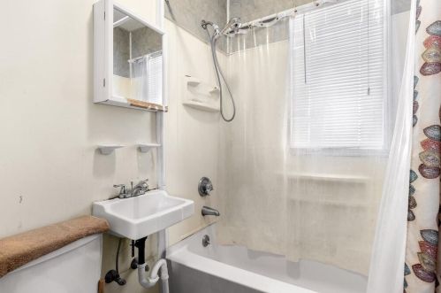 24 Chatham Rd, Everett MA 02149-4915 exterior