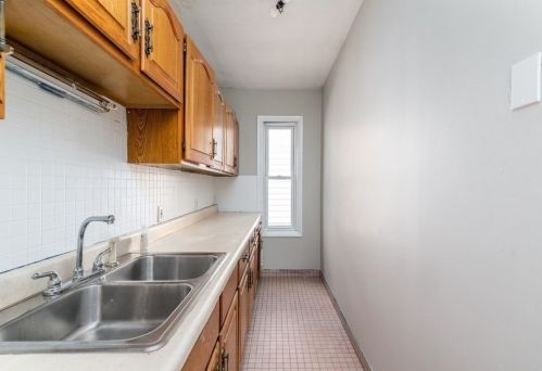 21 Whipple St, Worcester MA 01607-1339 exterior