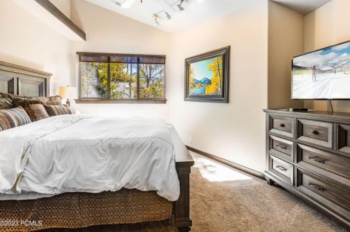 1390 Mdw Loop Rd, Park City UT 84098-5945 exterior