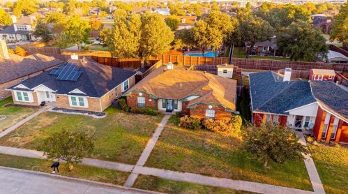 4829 Crestpoint Ln, Garland TX exterior