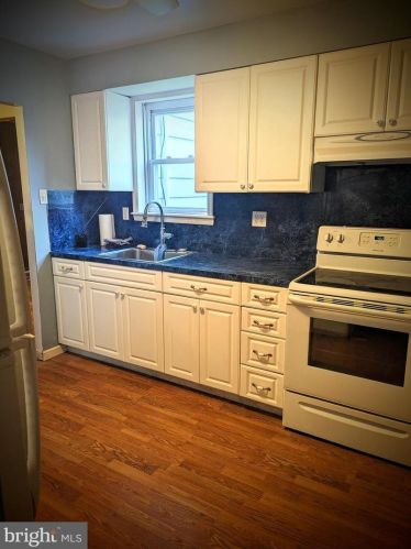 447 Hemlock Ter, West Deptford NJ  08096-2813 exterior