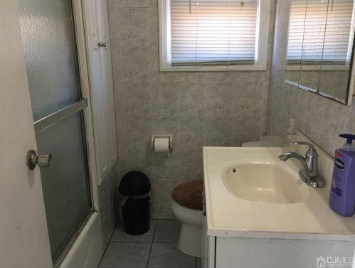 6 Lincoln Ave, Carteret NJ 07008-2722 exterior