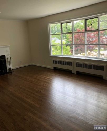 85 Phelps Ave, Cresskill NJ  07626-2421 exterior