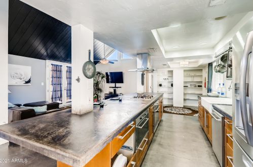 3001 Clinton St, Phoenix AZ 85029-4235 exterior