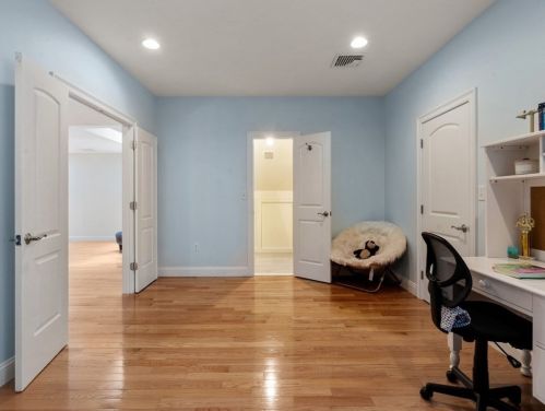 8 Clemmons St, Southborough MA  01772-1314 exterior