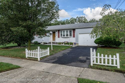 25 Drexel Dr, Jackson Twp NJ 08527-2327 exterior