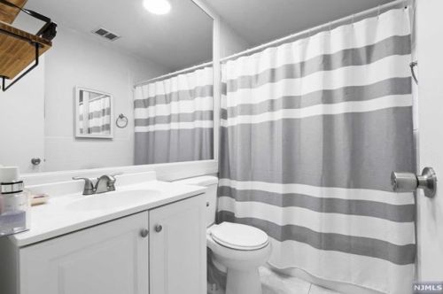 32 Deacon Pl, Cresskill NJ  07626-1139 exterior