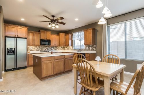 25303 51 Dr, Phoenix AZ 85031-3902 exterior