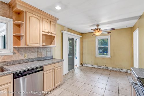 20 Irving Pl, Tinton Falls NJ  07724-1607 exterior