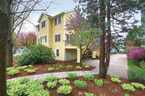 1577 Centre St, Newton MA 02461-1256 exterior