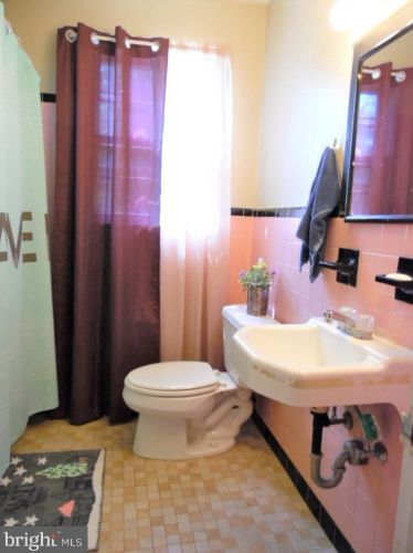 8 Parkview Cir, West Deptford NJ exterior