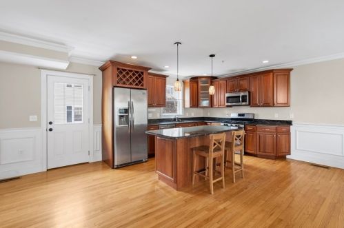 75 Brackett St, Quincy, MA 02169-4601