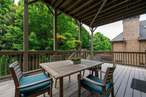 1789 Buckhead Vly Ln, Atlanta GA 30324-2795 exterior