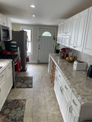 639 Haverhill St, Lawrence, MA 01841-4055