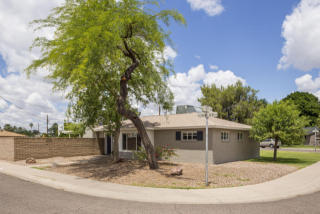 1028 Cavalier Dr, Phoenix AZ  85019-1717 exterior