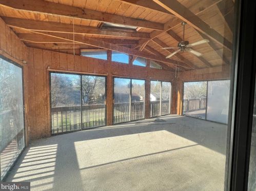 5429 Wolf River Ln, Columbia MD 21045-2258 exterior