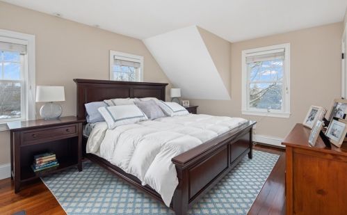 56 Elm St, Hingham MA 02043-2431 exterior