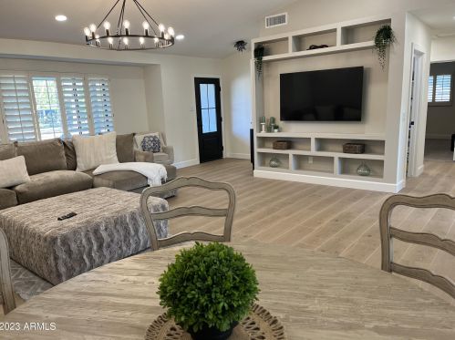 8001 11th Ave, Phoenix AZ  85021-5626 exterior