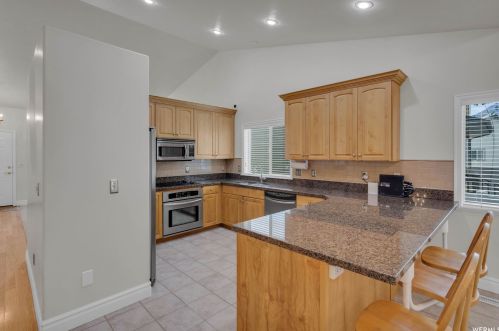 948 White Pne Way, Sandy UT exterior