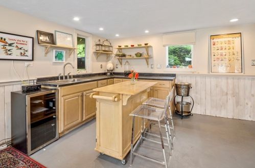 6 Chestnut Rd, Hingham MA 02043-1415 exterior