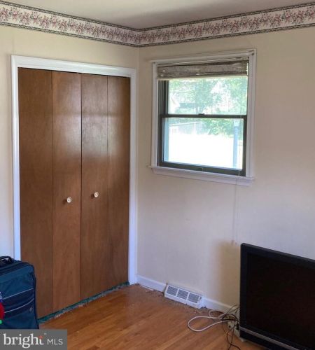 124 Military Dr, West Deptford NJ 08063-1507 exterior