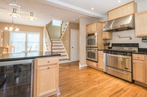 47 Dawson Rd, Worcester, MA 01602-1212