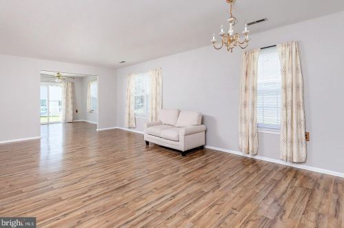 88 Knollwood Dr, West Deptford, NJ 08096-6705