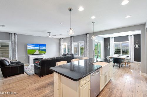 1665 Blaylock Dr, Phoenix AZ 85085-6324 exterior